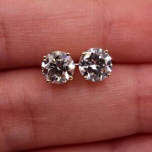18Kt Gold 2 Ct Lab Grown Diamond Stud Earrings